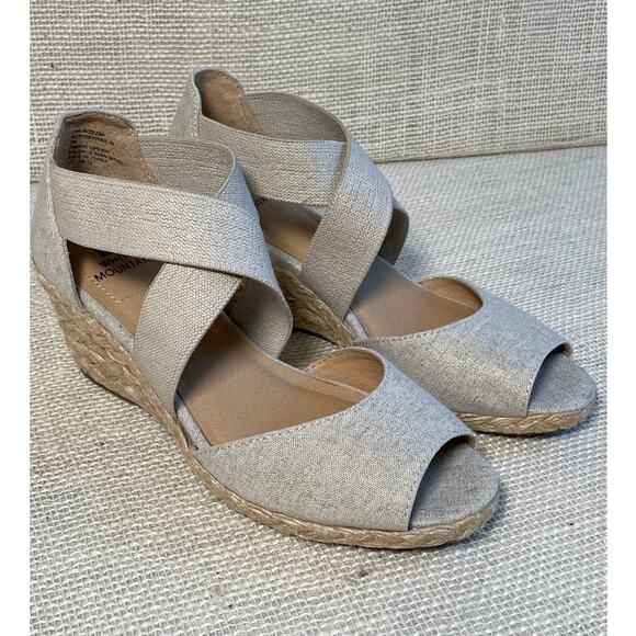 WHITE MOUNTAIN Gold Linen 1/2" Platform Hudlin Rope Wedge Shoes 7 M - Picture 1 of 9